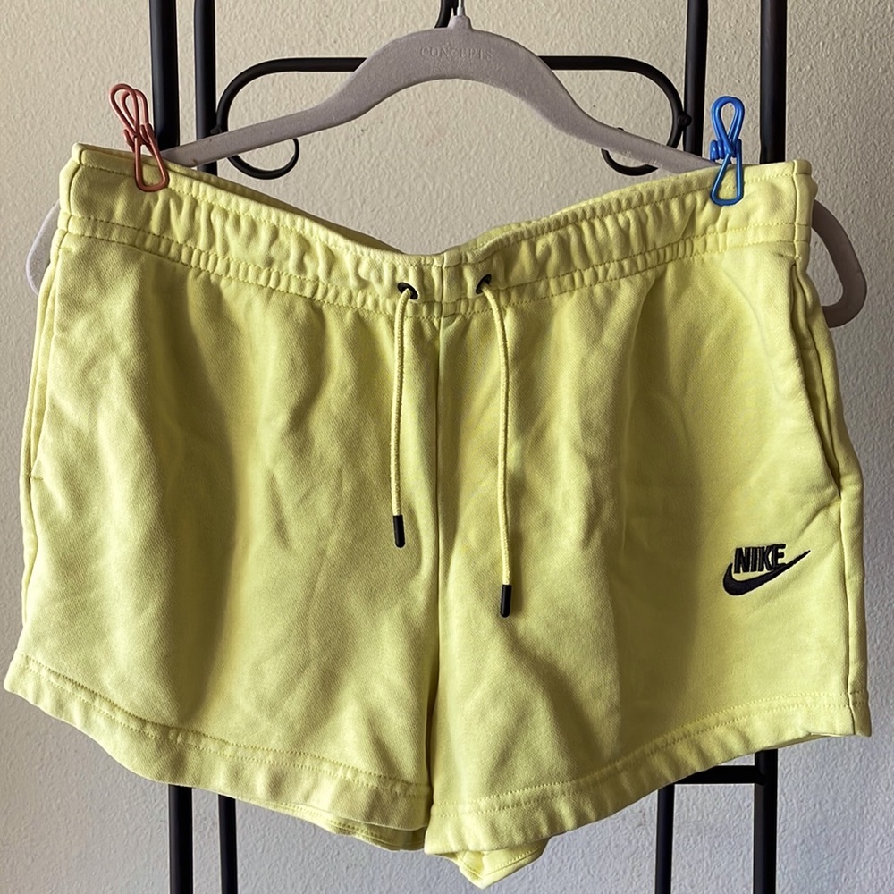 Nike Shorts - M
